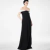 Asymmetrisches Abendkleid aus drapiertem Kreppsatin Asymmetrisches Abendkleid aus drapiertem Kreppsatin