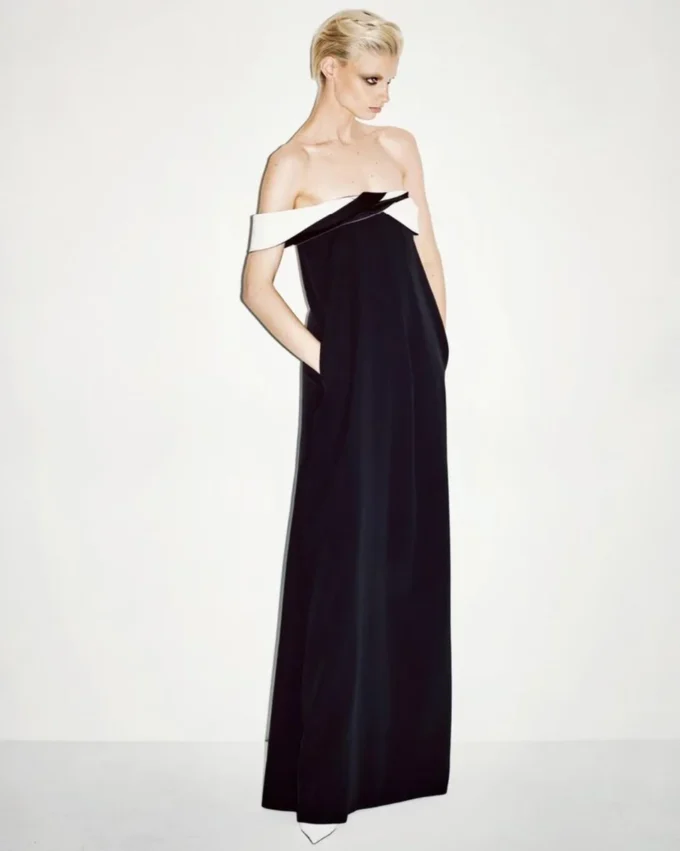 Asymmetrisches Abendkleid aus drapiertem Kreppsatin Asymmetrisches Abendkleid aus drapiertem Kreppsatin