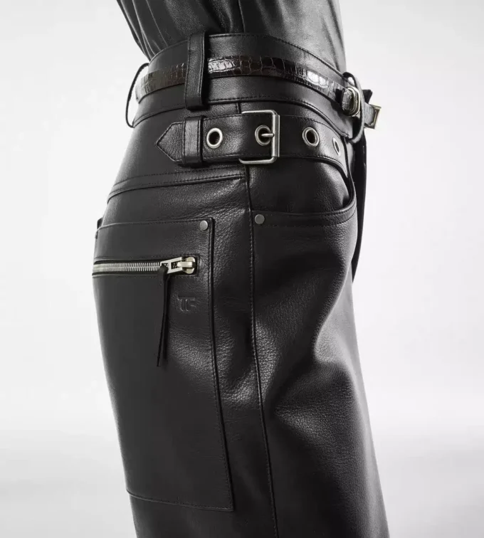 Bikerhose aus strukturiertem Narbenleder Bikerhose aus strukturiertem Narbenleder
