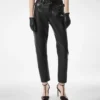 Bikerhose aus strukturiertem Narbenleder Bikerhose aus strukturiertem Narbenleder