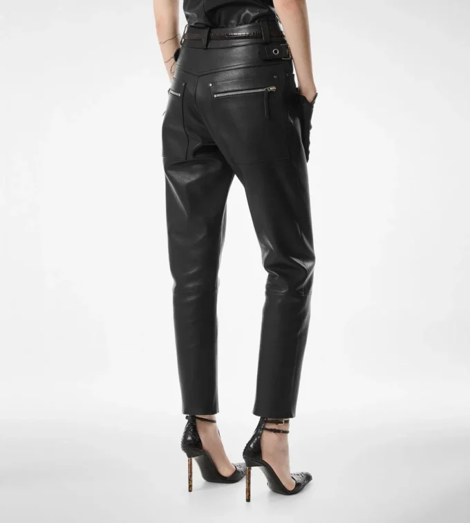 Bikerhose aus strukturiertem Narbenleder Bikerhose aus strukturiertem Narbenleder