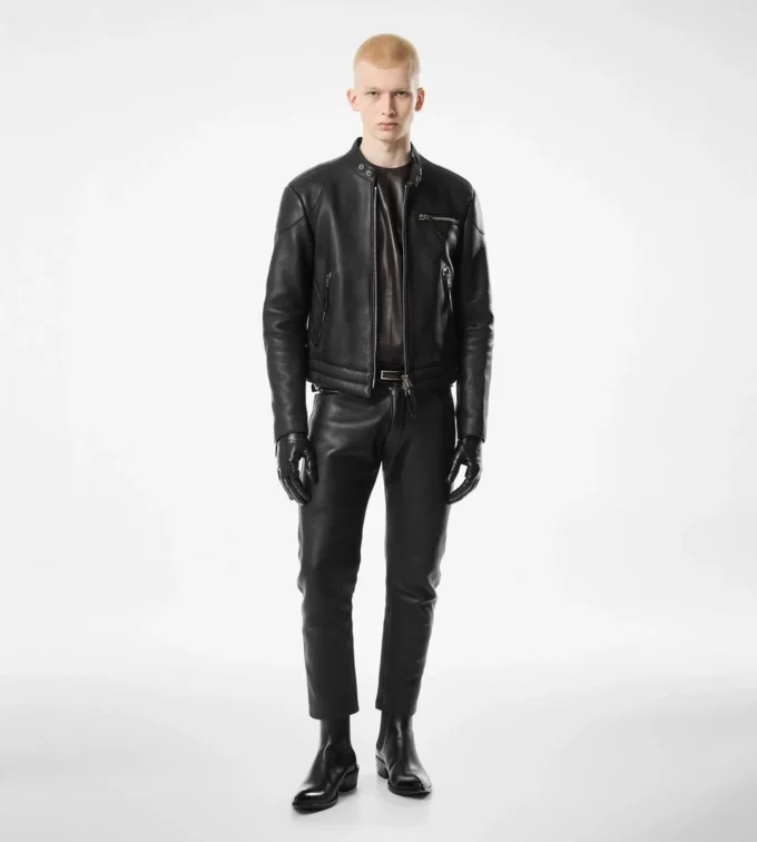 Bikerjacke aus genarbtem Leder mit Reißverschluss Bikerjacke aus genarbtem Leder mit Reißverschluss