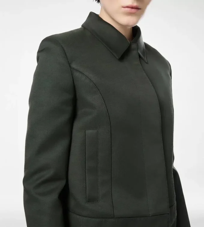 Blouson aus Baumwoll-Viskose-Twill mit Paspelierung Blouson aus Baumwoll-Viskose-Twill mit Paspelierung