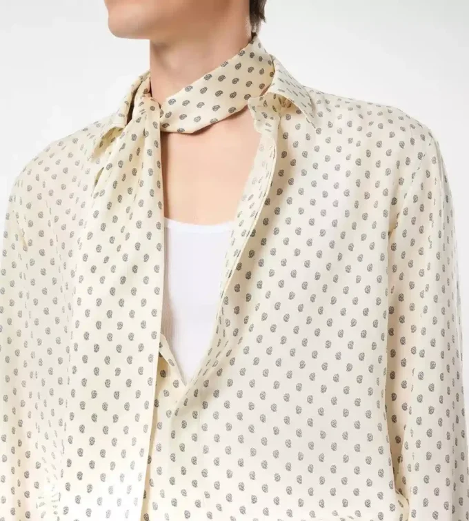 Flüssig geschnittenes Hemd aus Crêpe de Chine mit Paisley-Print Flüssig geschnittenes Hemd aus Crêpe de Chine mit Paisley-Print