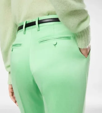Gerade geschnittene Hose aus gewaschener Baumwoll-Seidenmischung