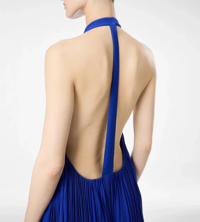Seiden-Halterneck-Abendkleid mit Sunray-Plissee Seiden-Halterneck-Abendkleid mit Sunray-Plissee