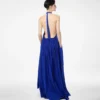 Seiden-Halterneck-Abendkleid mit Sunray-Plissee Seiden-Halterneck-Abendkleid mit Sunray-Plissee