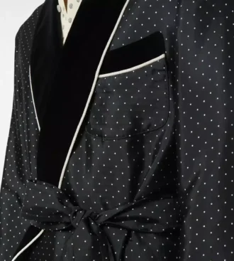 Seidenmantel mit Polka-Dot-Muster und Schalkragen