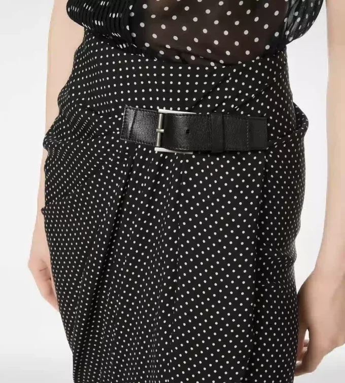 Seidenwickelrock mit Polka-Dot-Muster und Lederdetails Seidenwickelrock mit Polka-Dot-Muster und Lederdetails