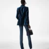 Stretch-Raw-Denim-Hose mit ausgestelltem Bein Stretch-Raw-Denim-Hose mit ausgestelltem Bein